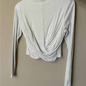Women’s White Long Sleeve Crop Top Medium